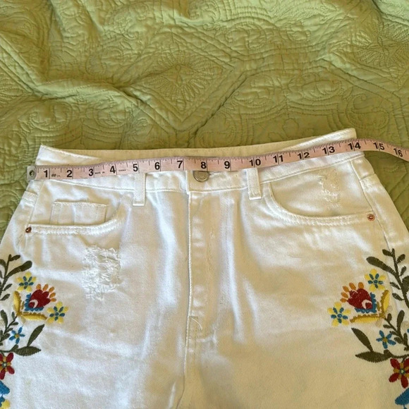 White Zara embroidered floral shorts size 2 NWOT - Picture 7 of 8